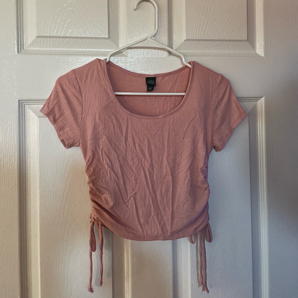 wild fable: pink ribbed crop top, with adjustable scrunches on the side, size M